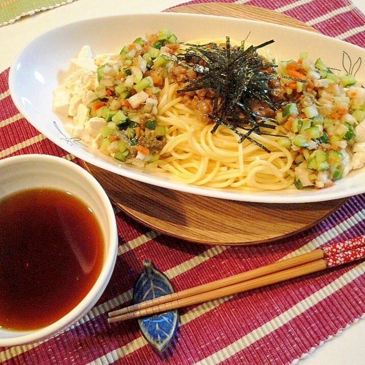 うまみぎっしり♪夏野菜のねばねばスタミナパスタ